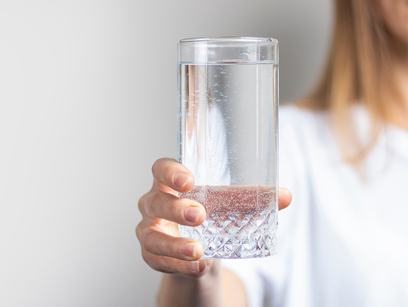 bere tanta acqua fa bene ai capelli